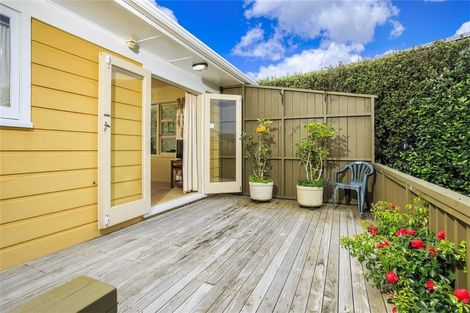 Photo of property in 87 Hillcrest Avenue, Hillcrest, Auckland, 0627