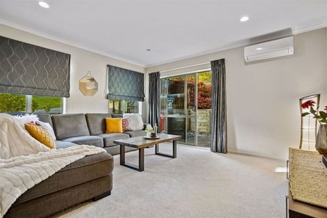 Photo of property in 31 Quincey Place, Massey, Auckland, 0614