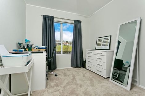 Photo of property in 74 Barbados Drive, Unsworth Heights, Auckland, 0632