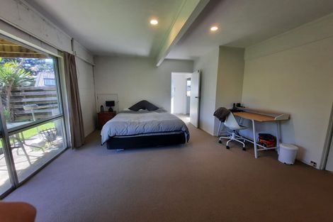 Photo of property in 1/27 Shanaway Rise, Hillcrest, Auckland, 0627