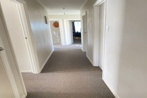 Photo of property in 32 Farnborough Crescent, Mangere, Auckland, 2022
