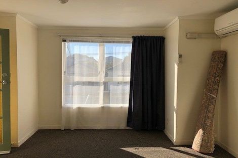 Photo of property in 82 Rolleston Street, Mount Cook, Wellington, 6021