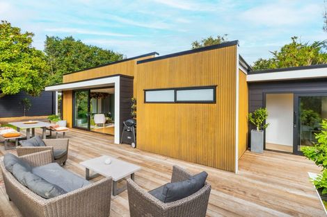 Photo of property in 76 Tennis Court Road, Raumati South, Paraparaumu, 5032