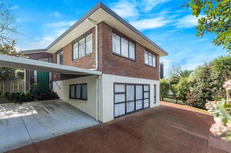 Photo of property in 86 Gosford Drive, Botany Downs, Auckland, 2010