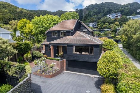 Photo of property in 2/16 Cheviot Road, Lowry Bay, Lower Hutt, 5013