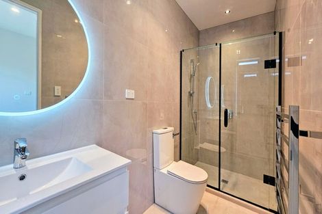 Photo of property in 7b Lewisham Street, Highland Park, Auckland, 2010