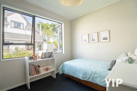 Photo of property in 7 Curacao Place, Grenada Village, Wellington, 6037