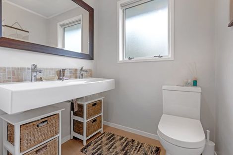 Photo of property in 6 Ancona Lane, Goodwood Heights, Auckland, 2105