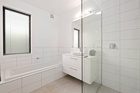 Photo of property in 5 Valley Crescent, Wanaka, 9305