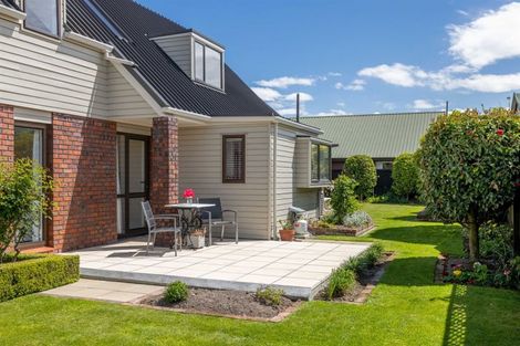 Photo of property in 8a Ringwood Place, Avonhead, Christchurch, 8042