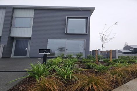 Photo of property in 10 Rauriki Lane, Rosehill, Papakura, 2113