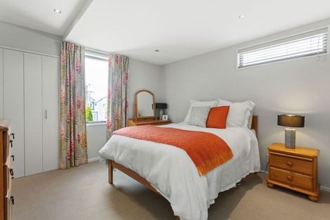 Photo of property in 8 Saint Andrews Square, Strowan, Christchurch, 8052