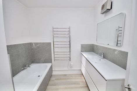 Photo of property in 3/4 Rangitoto Terrace, Milford, Auckland, 0620