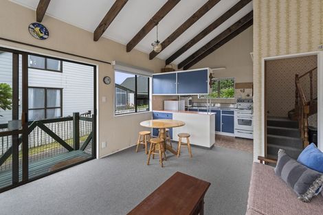 Photo of property in 76 Field Way, Waikanae Beach, Waikanae, 5036