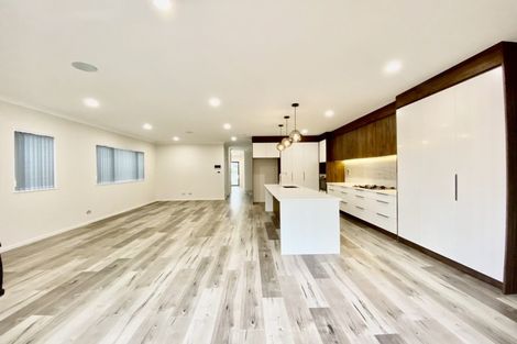 Photo of property in 5 Cloonlyon Drive, Flat Bush, Auckland, 2019