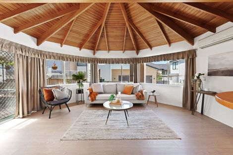 Photo of property in 10 Borrowdace Avenue, Botany Downs, Auckland, 2010