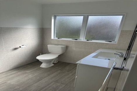 Photo of property in 1/9 Santiago Crescent, Unsworth Heights, Auckland, 0632