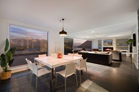 Photo of property in 6 Lordens Place, Fernhill, Queenstown, 9300