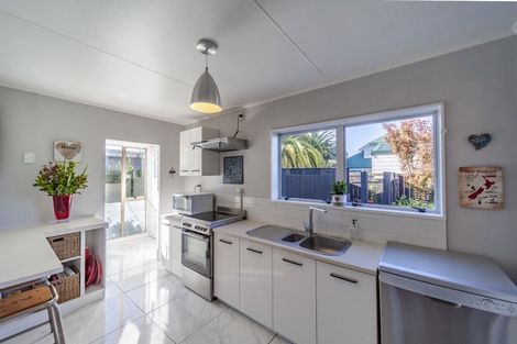 Photo of property in 15 Taradale Road, Marewa, Napier, 4110