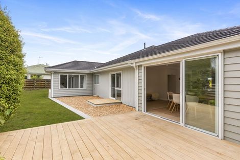 Photo of property in 13 Runanga Grove, Waikanae, 5036