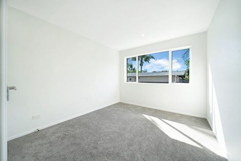 Photo of property in 24d Pipitea Place, Massey, Auckland, 0614