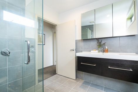 Photo of property in 2 Albert Street, Clive, 4102