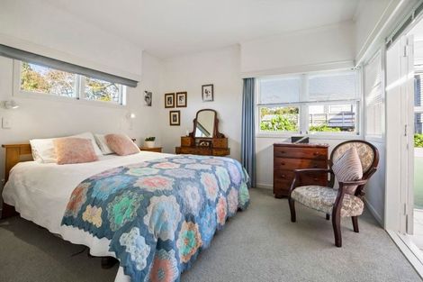 Photo of property in 1/290 East Coast Road, Forrest Hill, Auckland, 0620