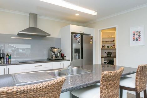 Photo of property in 126 Pohutukawa Place, Waiwhakaiho, New Plymouth, 4312