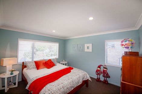 Photo of property in 4a Erlestoke Crescent, Churton Park, Wellington, 6037