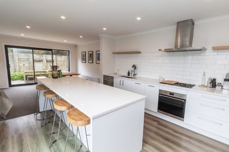 Photo of property in 41 Glanmire Road, Newlands, Wellington, 6037