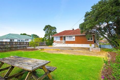 Photo of property in 104 Lincoln Park Avenue, Massey, Auckland, 0614