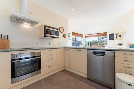 Photo of property in 8 Rewarewa Crescent, Waikanae, 5036