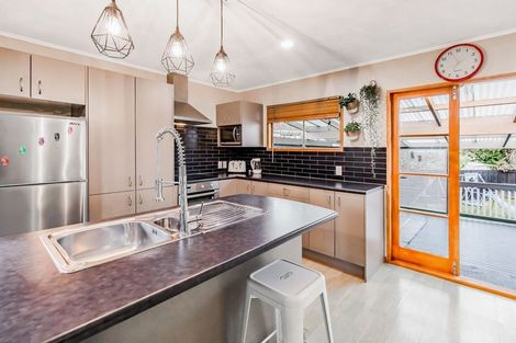 Photo of property in 4 Albemarle Place, Massey, Auckland, 0614