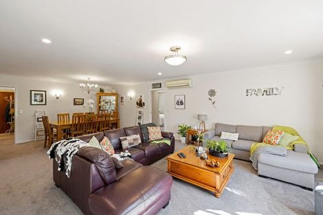 Photo of property in 11 Norfolk Drive, Cambridge, 3434