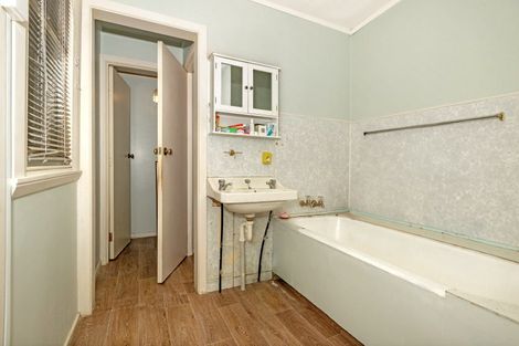 Photo of property in 35 De Lautour Road, Inner Kaiti, Gisborne, 4010