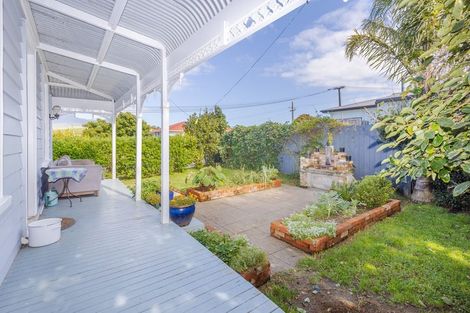 Photo of property in 2 Smith Street, Raglan, 3225
