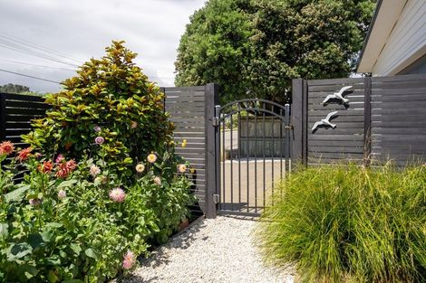 Photo of property in 26 Rauparaha Street, Waikanae Beach, Waikanae, 5036