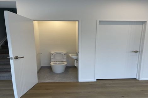 Photo of property in 2d Pinero Place, Bucklands Beach, Auckland, 2014