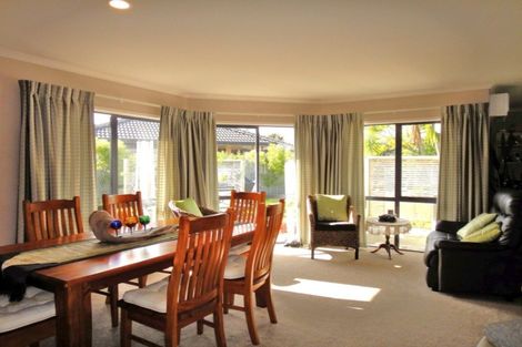 Photo of property in 6 Resolution Place, One Tree Point, 0118