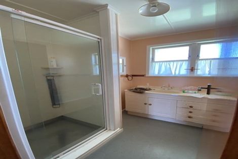 Photo of property in 11 Robert Burke Place, Henderson, Auckland, 0612