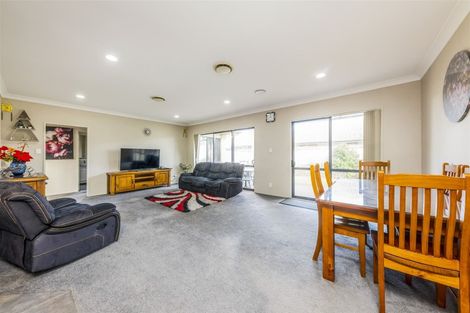 Photo of property in 18 Aberdeen Crescent, Wattle Downs, Auckland, 2103