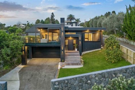 Photo of property in 595/93 Beach Road, Castor Bay, Auckland, 0620