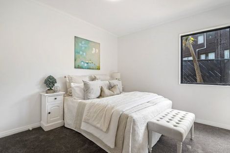 Photo of property in 2 Stitchbird Close, Murrays Bay, Auckland, 0630