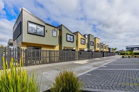 Photo of property in 2/3 Pinefield Road, Whenuapai, Auckland, 0618