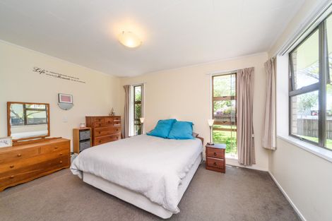 Photo of property in 2 Cecil Place, Cloverlea, Palmerston North, 4412