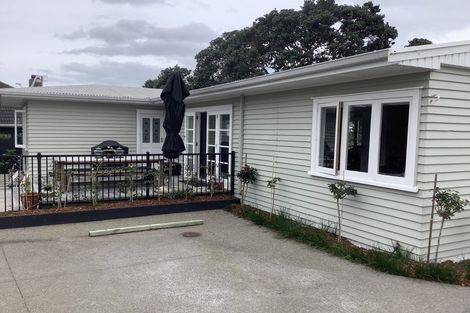 Photo of property in 115 Norwood Road, Bayswater, Auckland, 0622