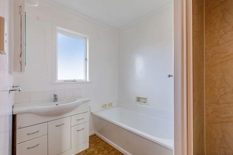 Photo of property in 474 East Coast Road, Windsor Park, Auckland, 0630