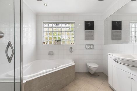 Photo of property in 38a Sunnynook Road, Sunnynook, Auckland, 0620