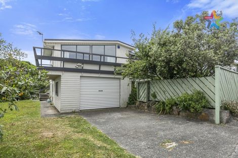 Photo of property in 17 Maple Grove, Maungaraki, Lower Hutt, 5010