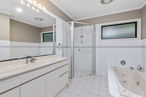 Photo of property in 28 Penguin Drive, Murrays Bay, Auckland, 0630